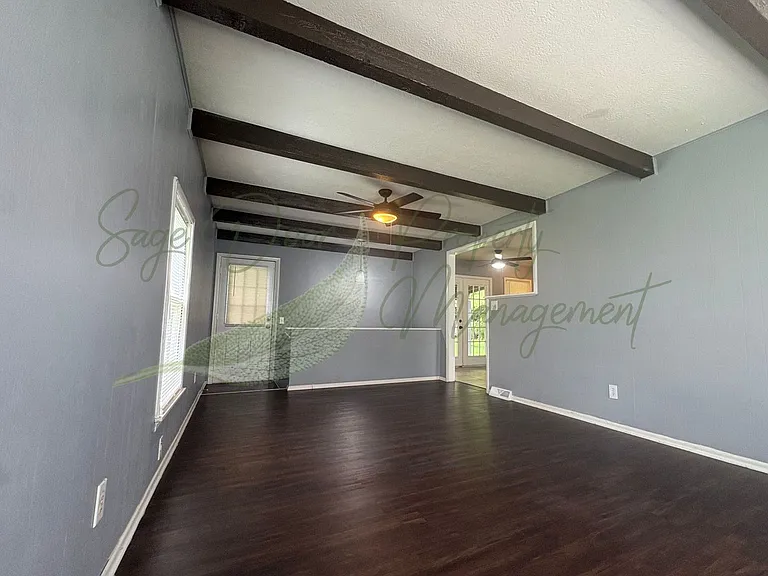 302 N Peck Dr — Photo 9