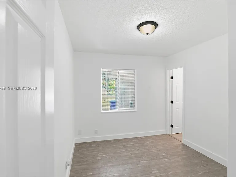 921 NW 5th Ave — Photo 15