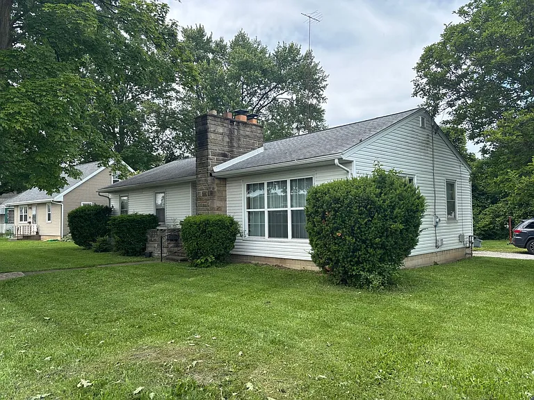 926 E Main St — Photo 12