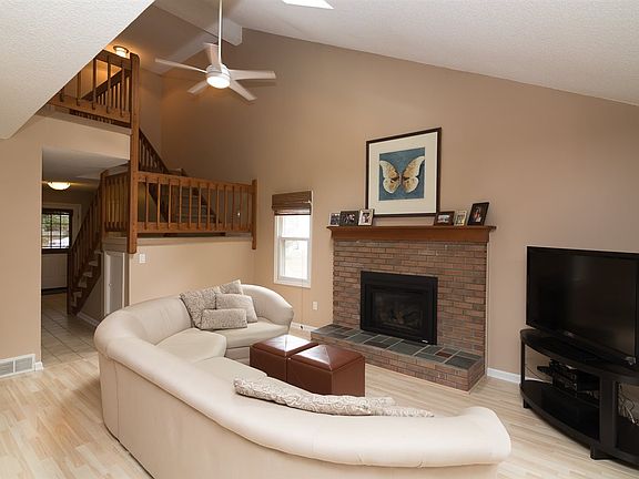 4th image of 4025 Chaucer Pl
