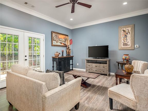 3rd image of 105 Brushy Creek Ln