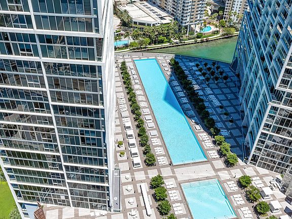 2nd image of 485 Brickell Ave #Id1232151p