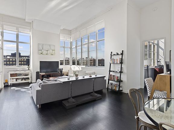 4th image of 2728 Thomson Ave Unit 328
