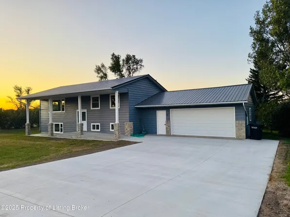 688 Dakota Dr, Beach, ND 58621