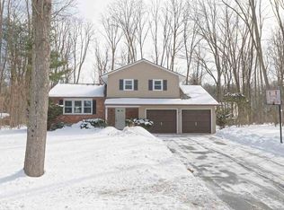 14 Northwood Dr, Malta, NY 12020