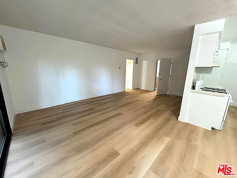 5032 Maplewood Ave #103 — Photo 5