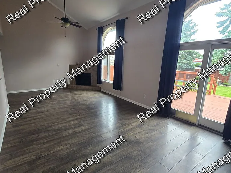 9149 Waymond Ave — Photo 2