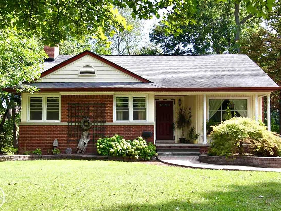 1st image of 185 Beuland St