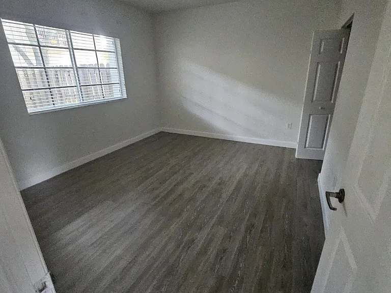 2730 NE 4th St #105 — Photo 5