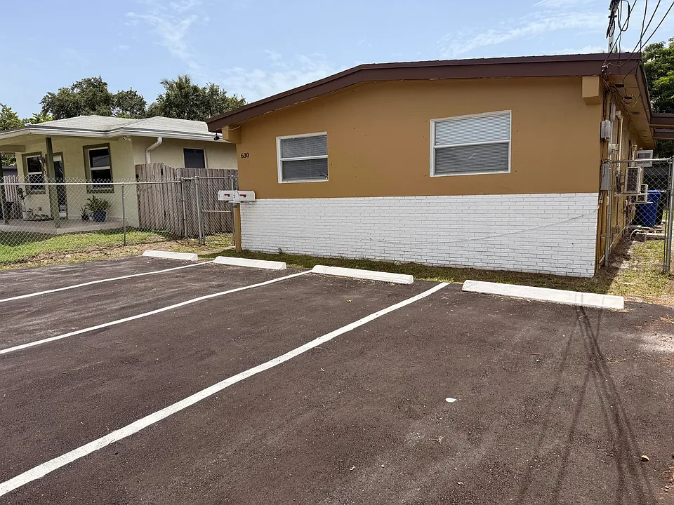 630 NW 15th Ter #1-2
