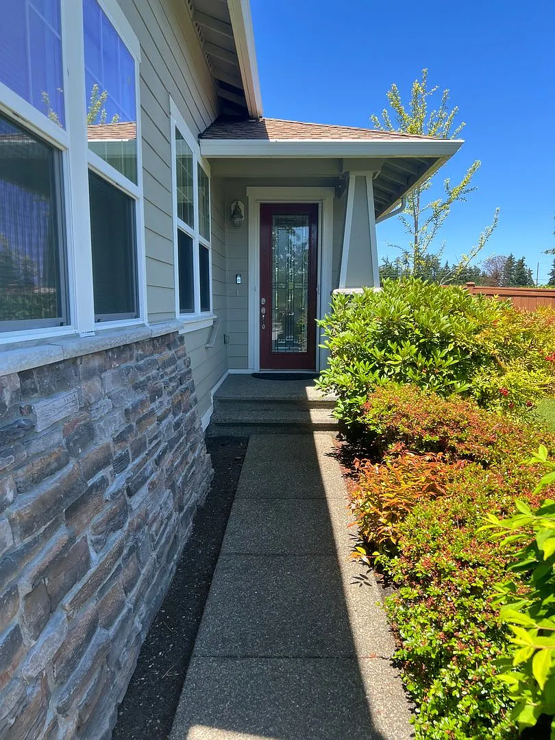Lovely Rambler In the Coveted Jubilee 55+ Community! Nestled in Camano Neighborhood — Photo 2