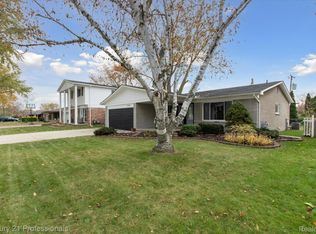 11126 Fairway Dr, Sterling Heights, MI 48312