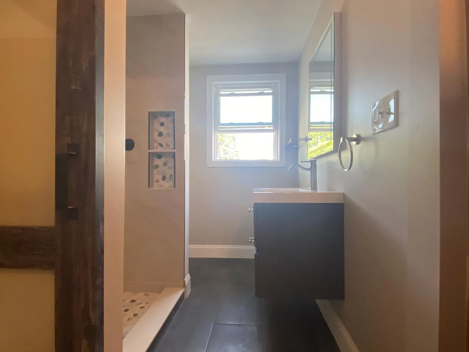 27 Almy St — Photo 4