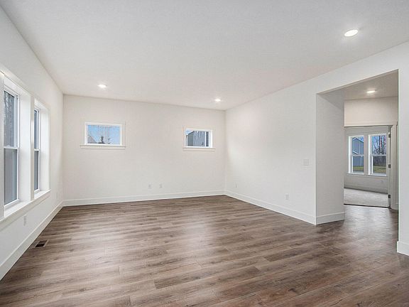 5th image of 5589 Paxton Ct