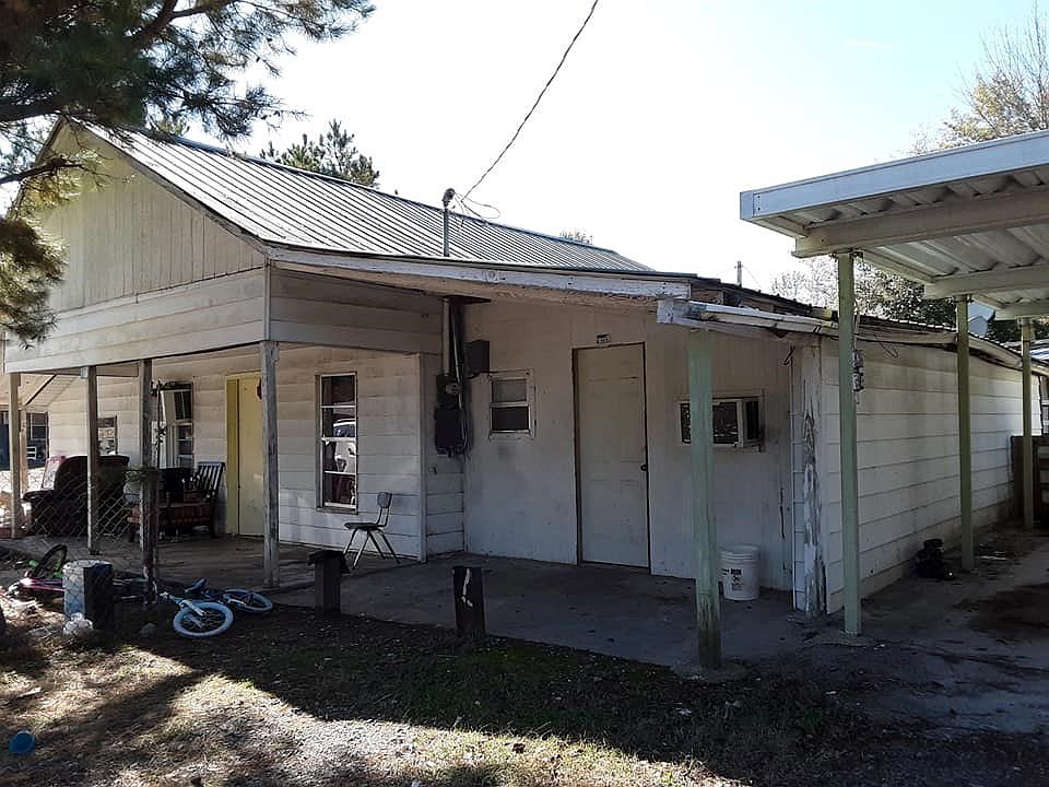 1st image of 864 Featherston St