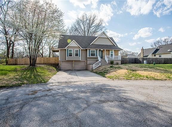 2nd image of 2804 Sweet Briar Dr