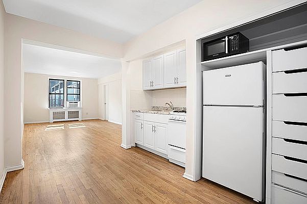 1st image of 1420 York Ave APT 6L