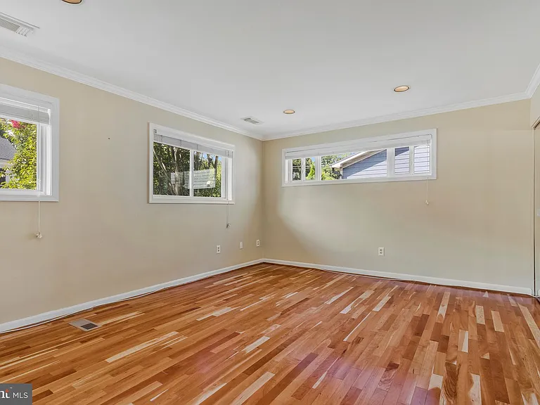 304 Patrick St SW — Photo 18