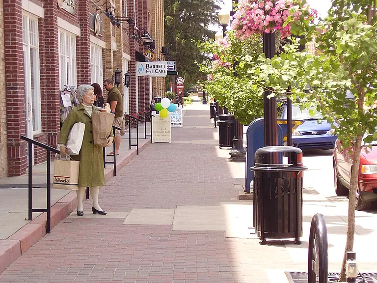 Main Street — Photo 6