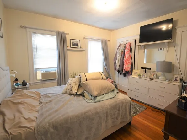 20 Hunnewell Ave #1, Boston, MA 02135