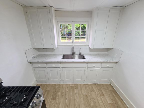 3rd image of 355 Parkridge Ave #1