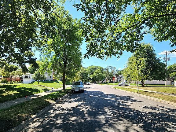 5th image of 3781 Kipling Ave S