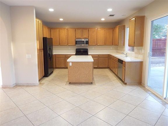 2nd image of 26102 Manzanita St