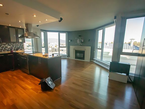2nd image of 500 W 10th Ave #913