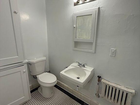 2nd image of 224 Jefferson Ave APT 3