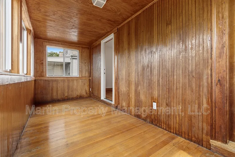 4 bed, 2.0 bath, 1025 sqft, $4,200 — Photo 4