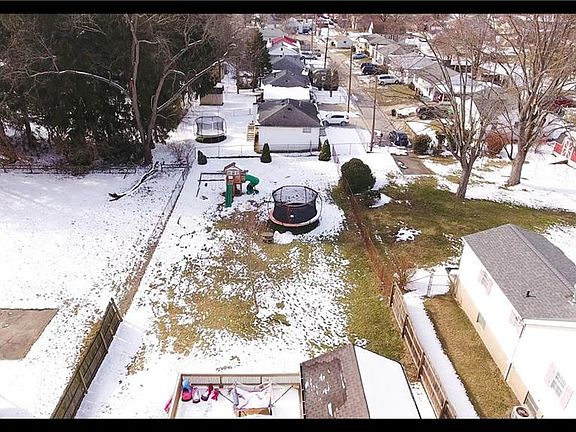 4th image of 4011 Packard St