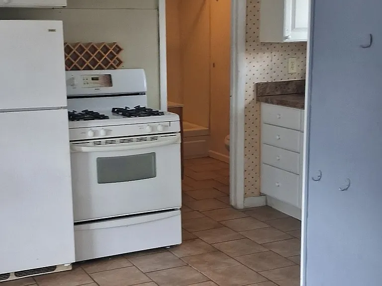150 W Houghton Lake Dr — Photo 2