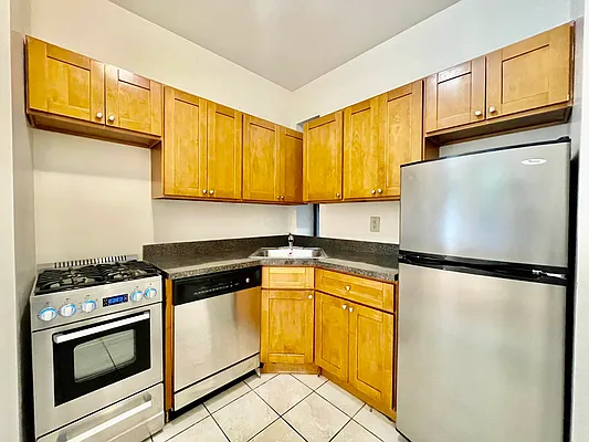 Rented by HOLTON REAL ESTATE INC. | media 12