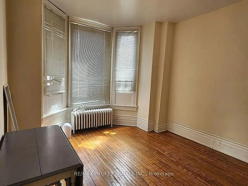 3 bed, 1100 sqft, $3,000 — Photo 3