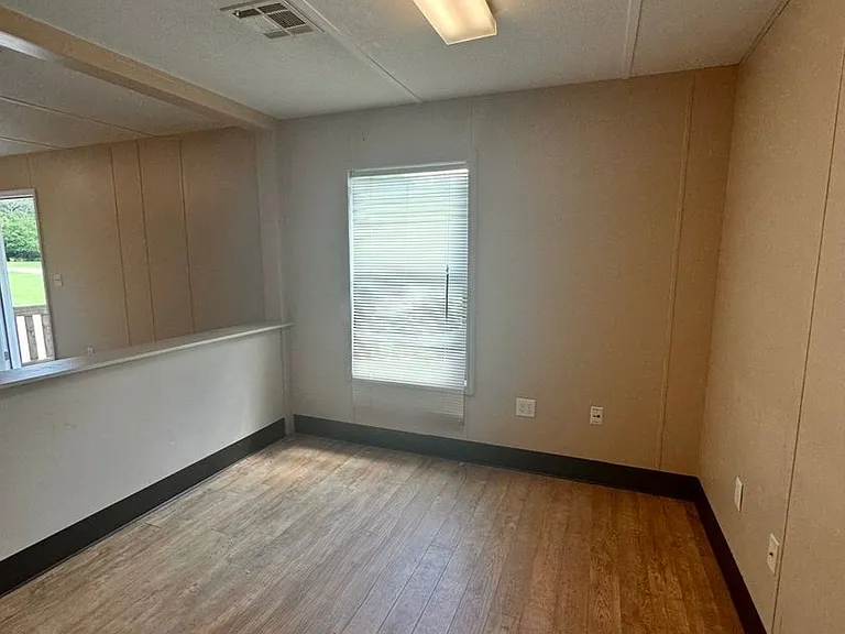 1007 Turnpike Rd — Photo 2
