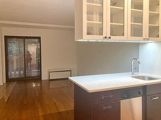 Rented by Bond New York | media 10