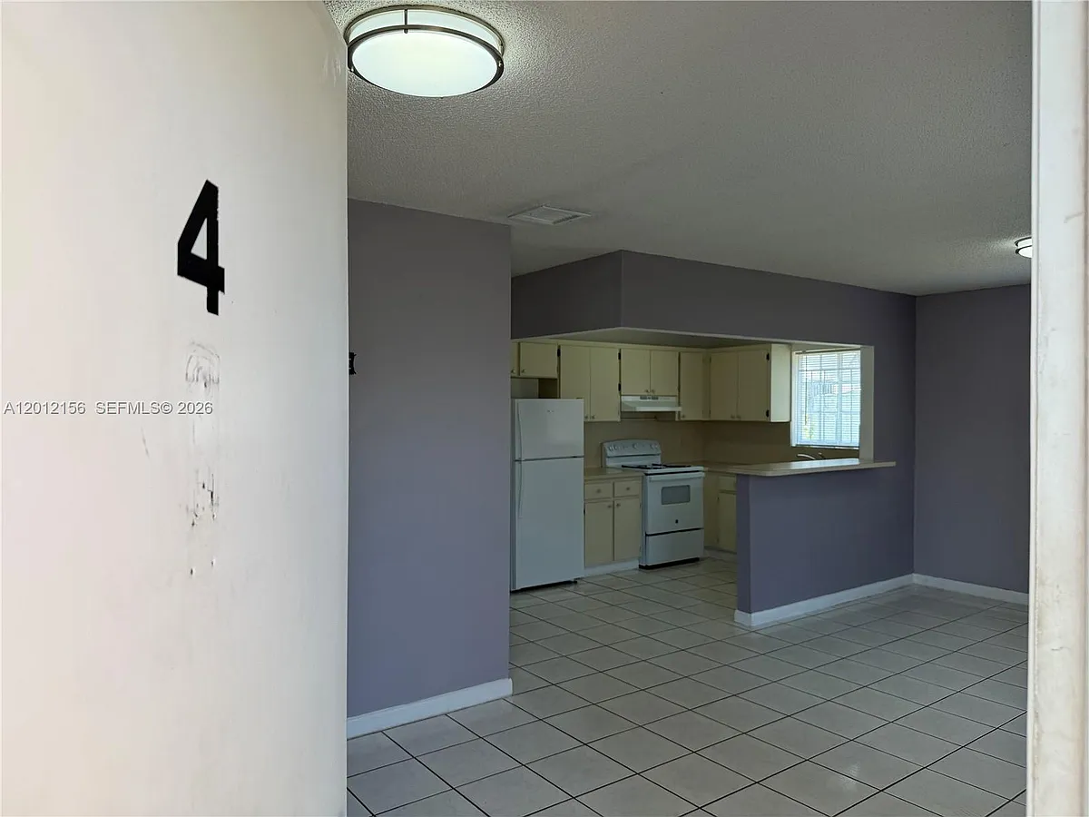 Building Photo - 837 SE 8th Ct #4