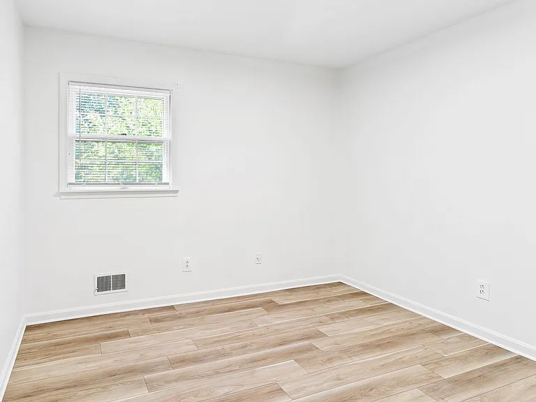 Foreman Apartments — Photo 45