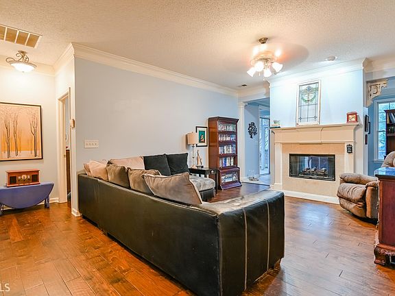 4th image of 302 Lewisburg Dr