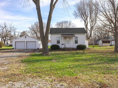 109 S 3rd Ave, Chenoa, IL, 61726