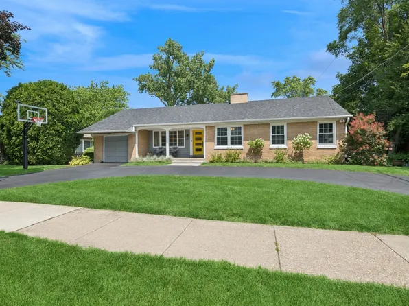 2017 Bosworth Ln, Northfield, IL 60093