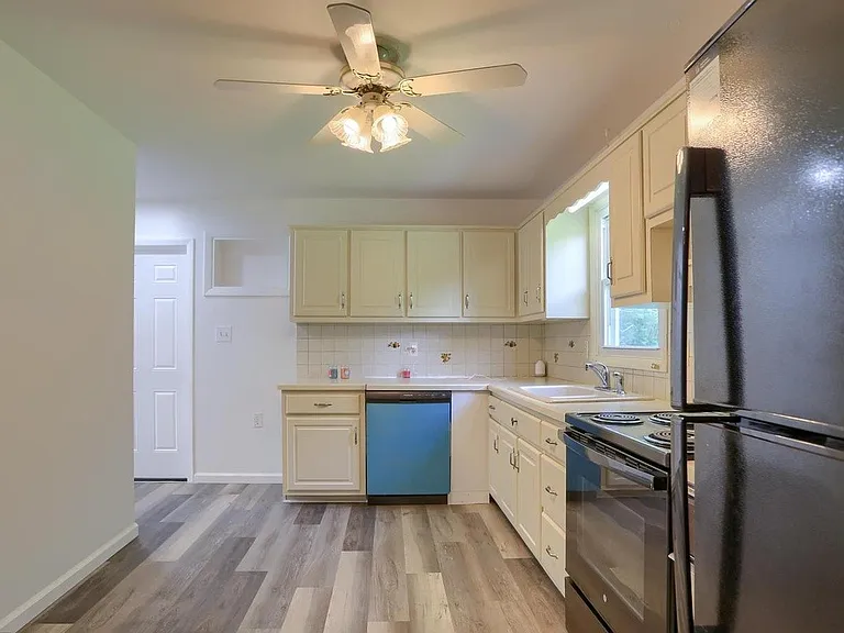 426 Linden St — Photo 7