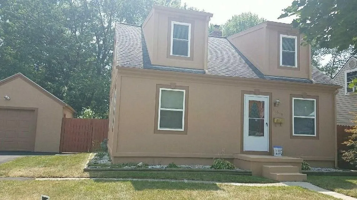 32649 Donnelly St — Photo 1