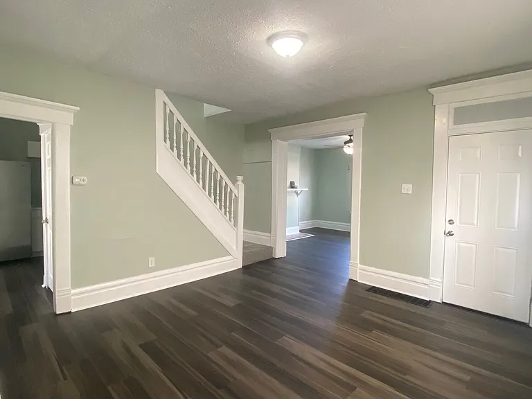 461 Oakwood Ave — Photo 6