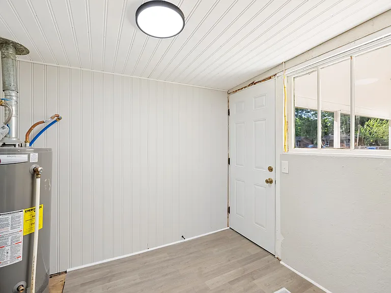 227 N Magnolia St — Photo 19