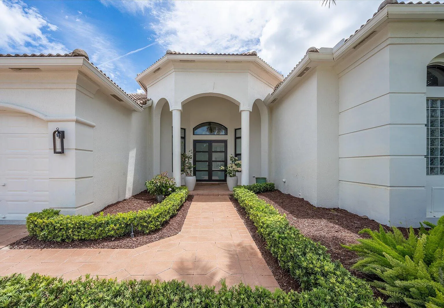 4 bed, 3.5 bath, 3474 sqft, $15,000 — Photo 2