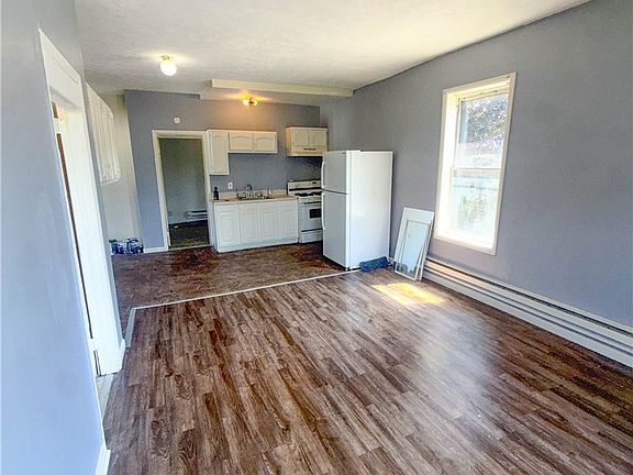 5th image of 308 Reynolds St #1