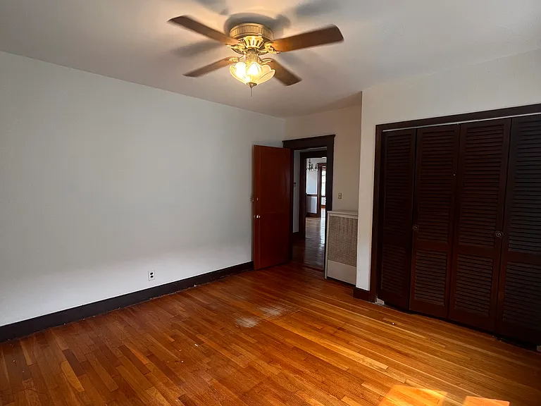 468-470 Gallivan Blvd #2 — Photo 22