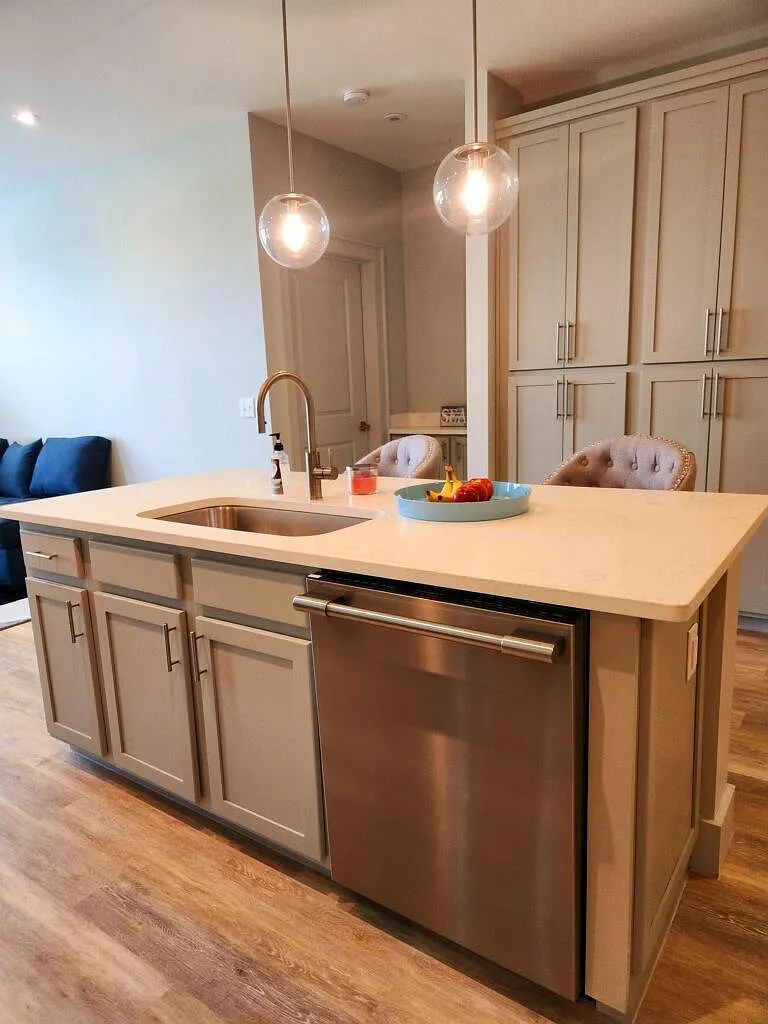 2 bed, 1190 sqft, $2,250 — Photo 4