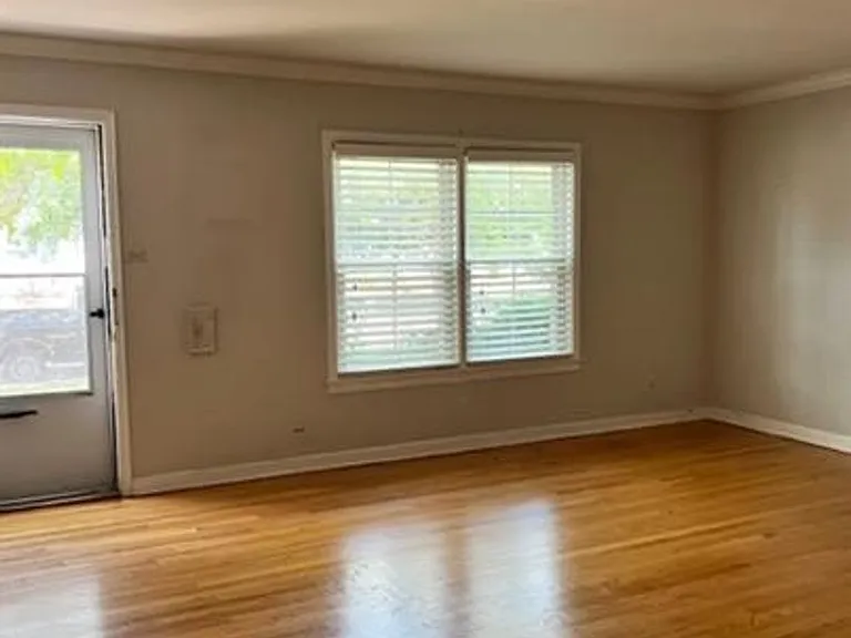 244 Elgin Ave #1 — Photo 6
